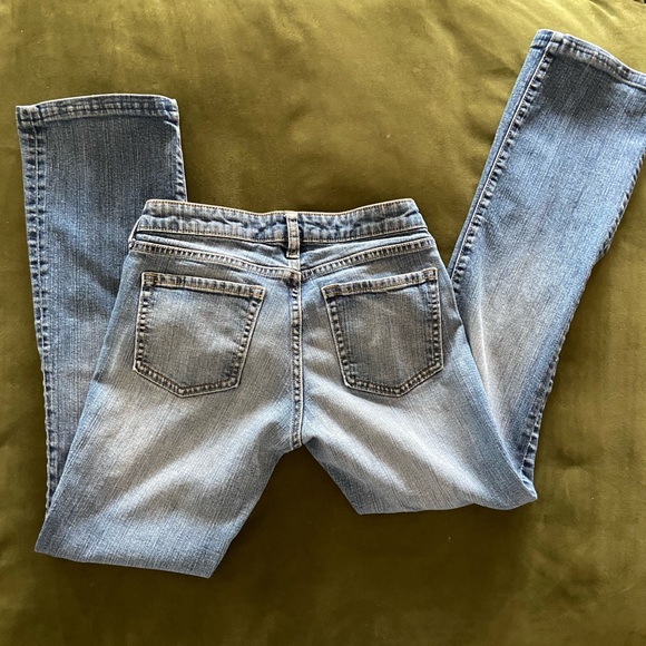 Low waist gap light wash bootcut jeans size 2 - Picture 3 of 4